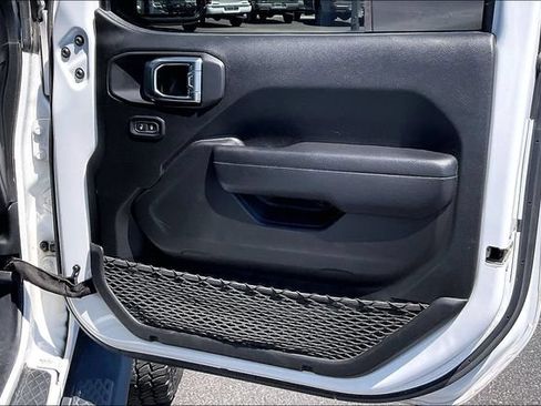 Used 2023 Jeep Gladiator Sport AWD/4WD image 18