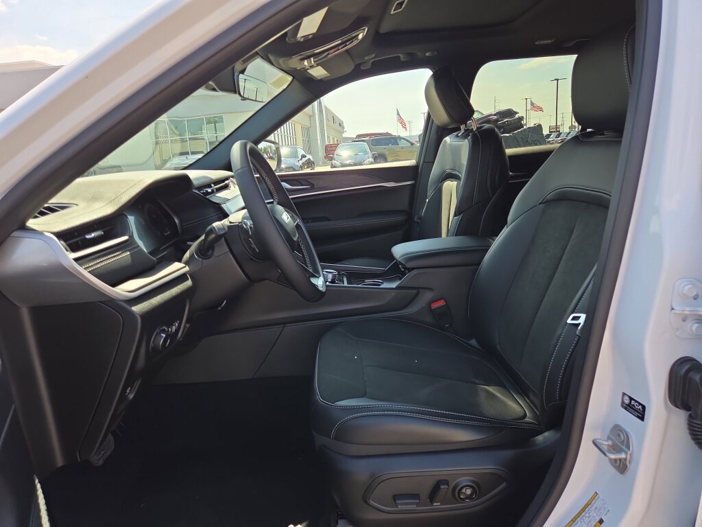 New 2026 Jeep Grand Cherokee Altitude AWD/4WD image 6