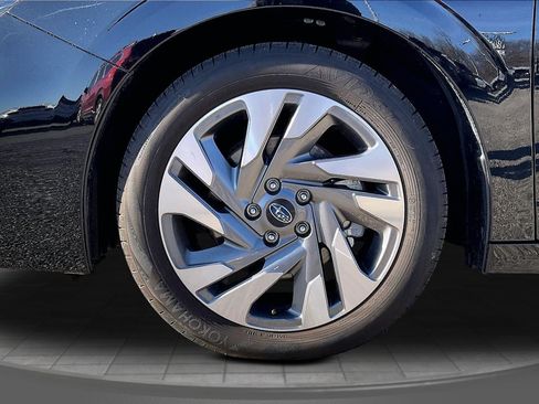 Used 2025 Subaru Legacy Limited image 8
