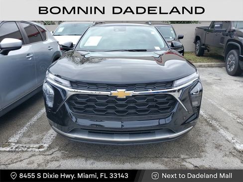 Used 2024 Chevrolet Trax LT w/ Driver Confidence Package image 2