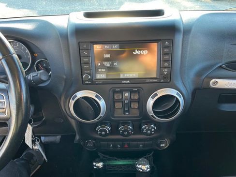 Used 2015 Jeep Wrangler Unlimited Sahara w/ Connectivity Group image 21