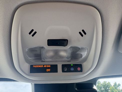 Used 2025 Chevrolet Trax LT FWD image 30