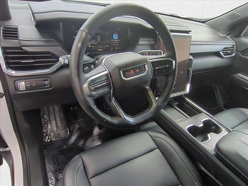 Used 2024 GMC Acadia Elevation image 16