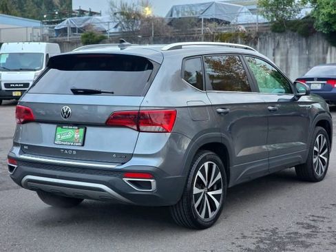 Used 2023 Volkswagen Taos SE w/ Panoramic Sunroof Package image 7