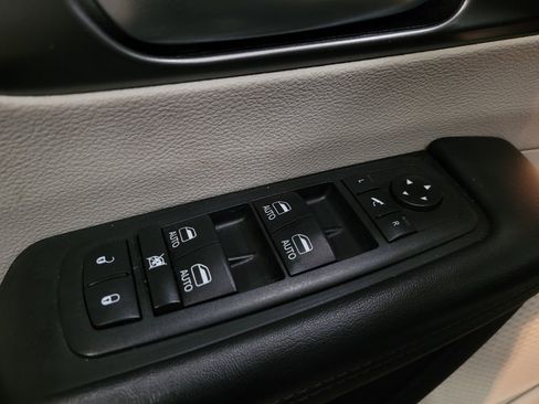 Used 2018 Chrysler Pacifica Limited FWD image 27