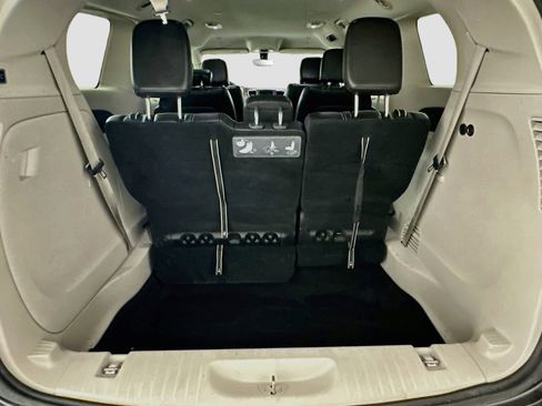 Used 2020 Chrysler Voyager Lxi FWD image 30