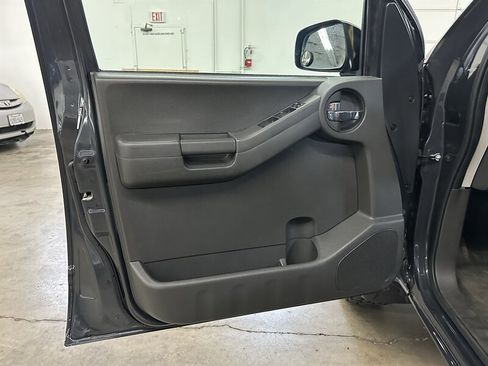 Used 2012 Nissan Xterra PRO-4X image 25