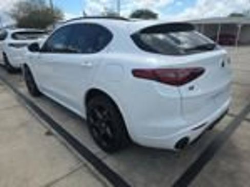 Used 2023 Alfa Romeo Stelvio Estrema image 5