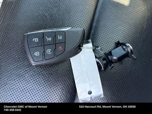 Used 2023 Chevrolet Suburban Premier AWD/4WD image 32