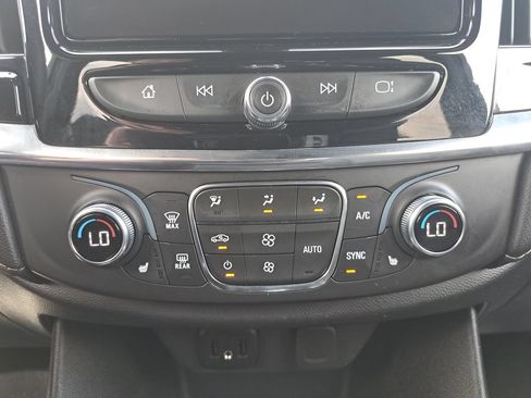 Used 2023 Chevrolet Traverse LT AWD/4WD image 23
