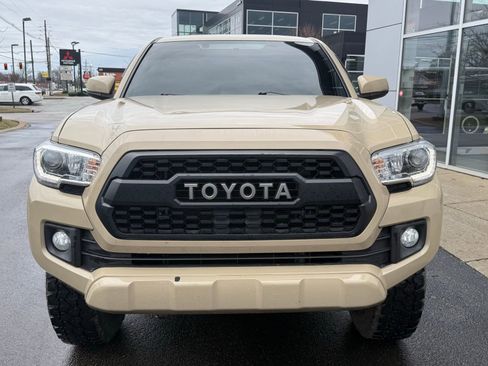 Used 2017 Toyota Tacoma TRD Off-Road w/ Premium & Technology Package image 7