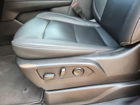 Used 2025 Chevrolet Tahoe LT AWD/4WD image 10
