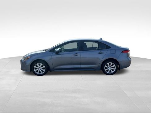 Used 2025 Toyota Corolla LE FWD image 2