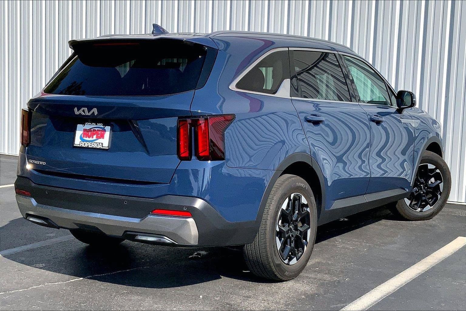 Used 2025 Kia Sorento S FWD image 11