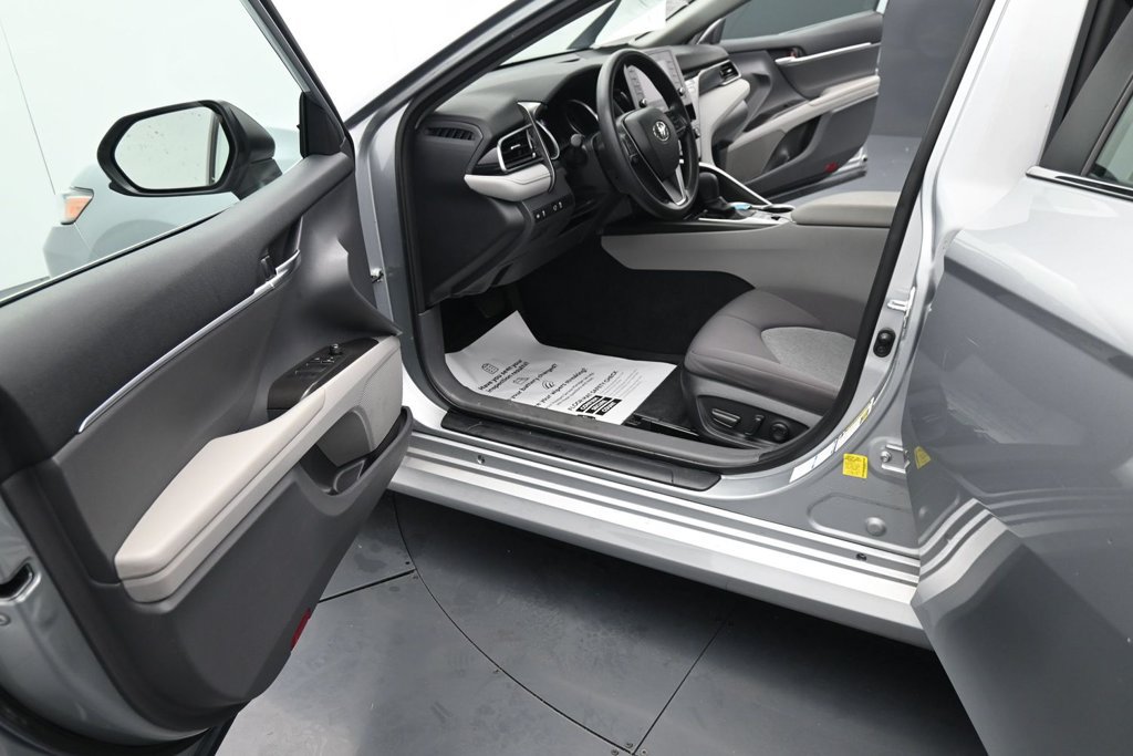 Used 2023 Toyota Camry LE AWD/4WD image 16