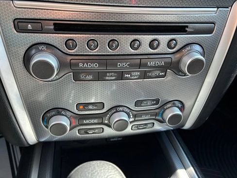 Used 2019 Nissan Pathfinder SL AWD/4WD image 35