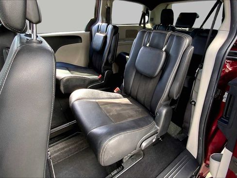 Used 2019 Dodge Grand Caravan SXT FWD image 20
