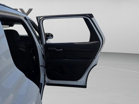 Used 2024 Hyundai Palisade Calligraphy image 15