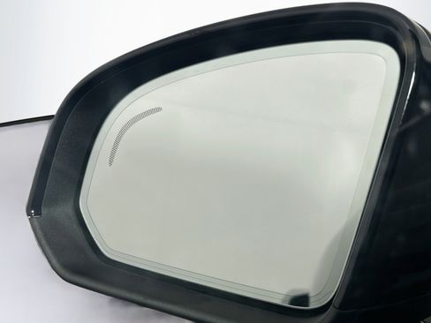 Used 2023 Volvo XC40 B4 Ultimate FWD image 16