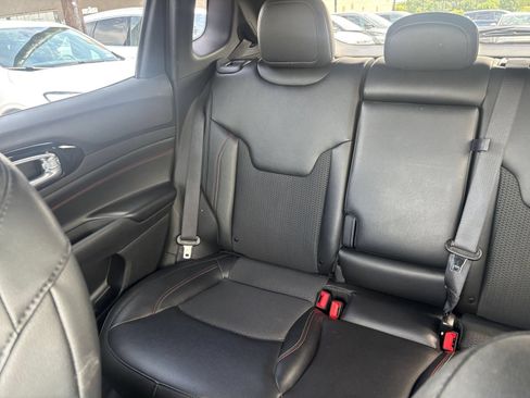 Used 2025 Jeep Compass Trailhawk AWD/4WD image 38