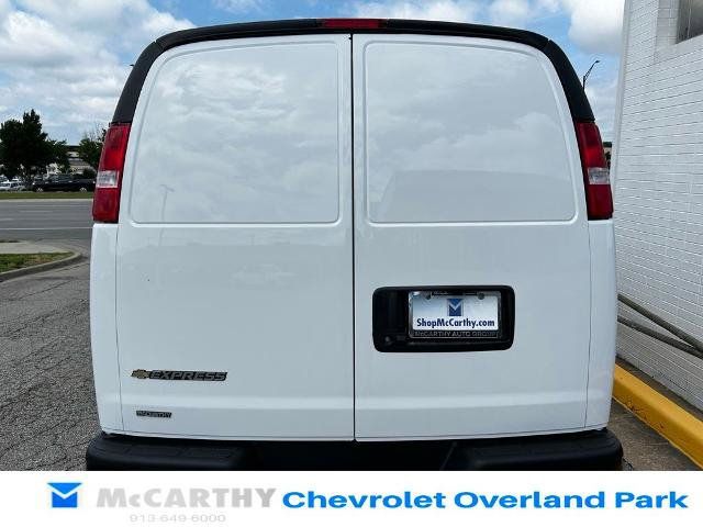 New 2026 Chevrolet Express 2500 RWD image 4