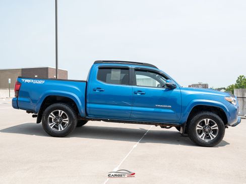 Used 2018 Toyota Tacoma TRD Sport AWD/4WD image 8