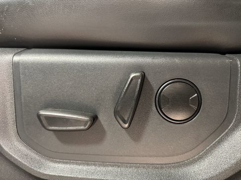 Used 2024 Ford Expedition Max XLT image 27