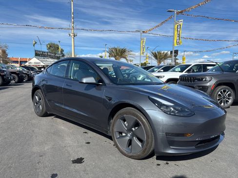 Used 2023 Tesla Model 3 Standard Range image 4