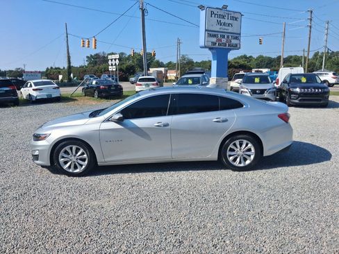 Used 2019 Chevrolet Malibu LT FWD image 2