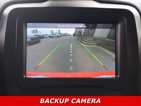 Used 2021 Jeep Renegade Latitude FWD image 19
