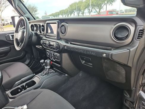 Used 2023 Jeep Gladiator Sport image 25