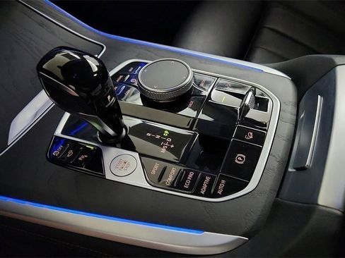 Used 2022 BMW X7 xDrive40i w/ Parking Assistance Package image 29