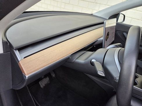 Used 2020 Tesla Model Y Long Range image 17