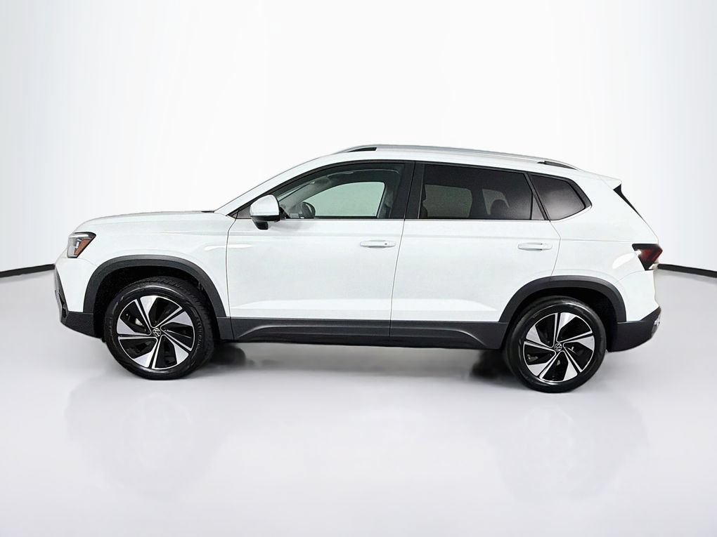 Used 2025 Volkswagen Taos SE AWD/4WD image 6