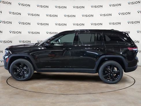 Used 2024 Jeep Grand Cherokee Altitude AWD/4WD image 2