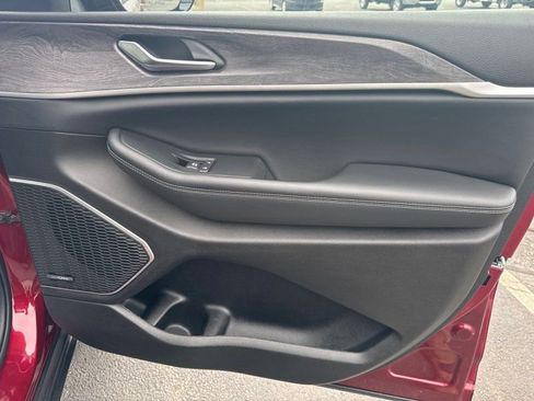 Used 2023 Jeep Grand Cherokee 4WD 4xe image 29