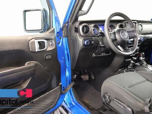 Used 2023 Jeep Gladiator Sport AWD/4WD image 8