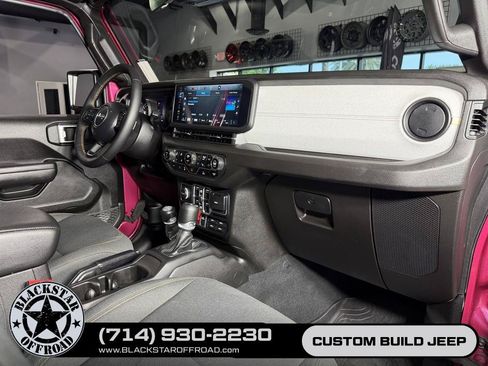 Used 2024 Jeep Wrangler Unlimited AWD/4WD image 19