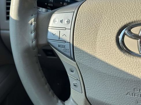 Used 2010 Toyota Avalon Limited FWD image 25
