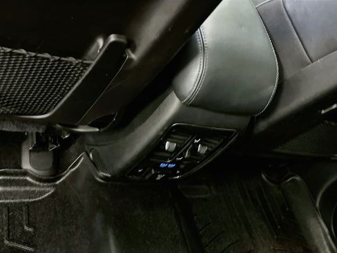Used 2021 Jeep Grand Cherokee Overland AWD/4WD image 29