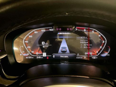 Used 2023 BMW M550i xDrive w/ Dynamic Handling Package image 24