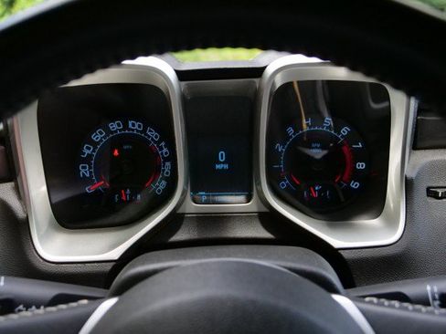Used 2010 Chevrolet Camaro SS RWD image 16