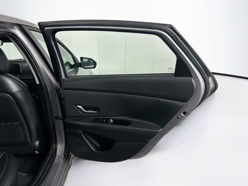 Used 2024 Hyundai Elantra Limited FWD image 30