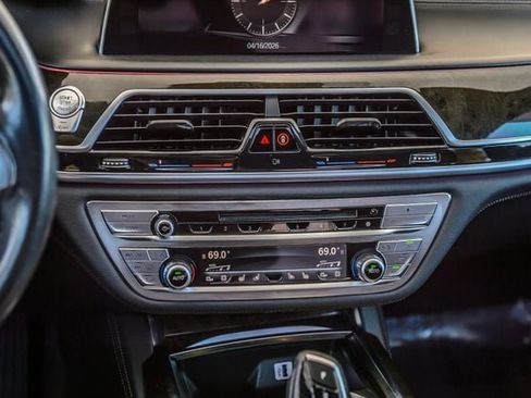 Used 2016 BMW 740i image 29