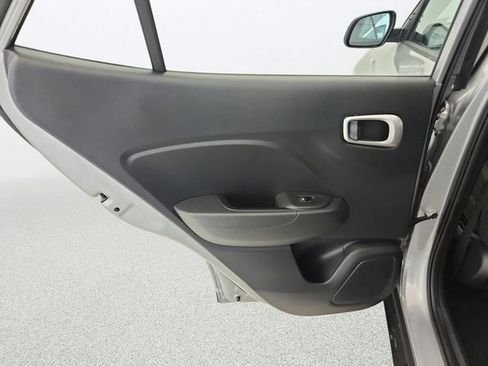 Used 2025 Hyundai Venue SEL FWD image 24