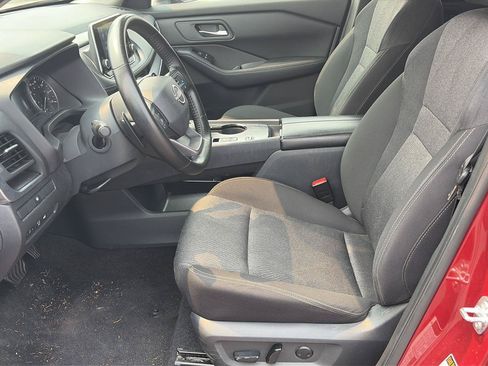 Used 2025 Nissan Rogue SV FWD image 9