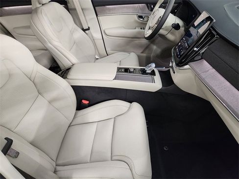 New 2026 Volvo XC90 B6 Ultra w/ Protection Package image 3