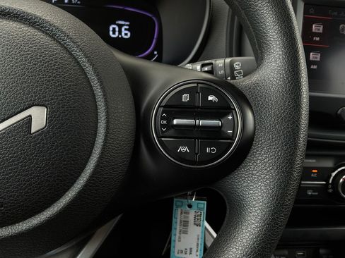 Used 2025 Kia Soul LX w/ LX Technology Package FWD image 32