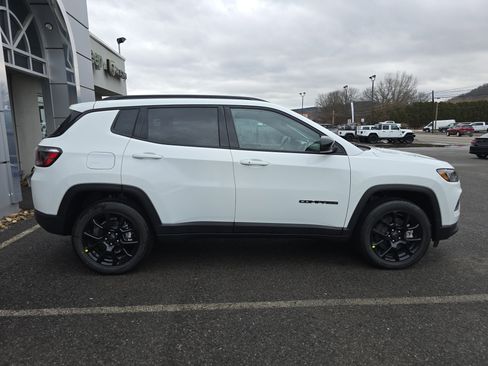 New 2026 Jeep Compass Latitude image 2