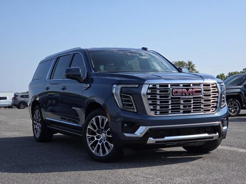 New 2026 GMC Yukon XL Denali w/ Denali Reserve Package AWD/4WD image 2